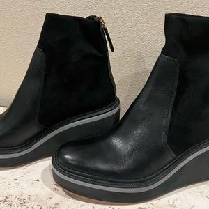 Louise et Cie Black Wedge Boots with back zipper